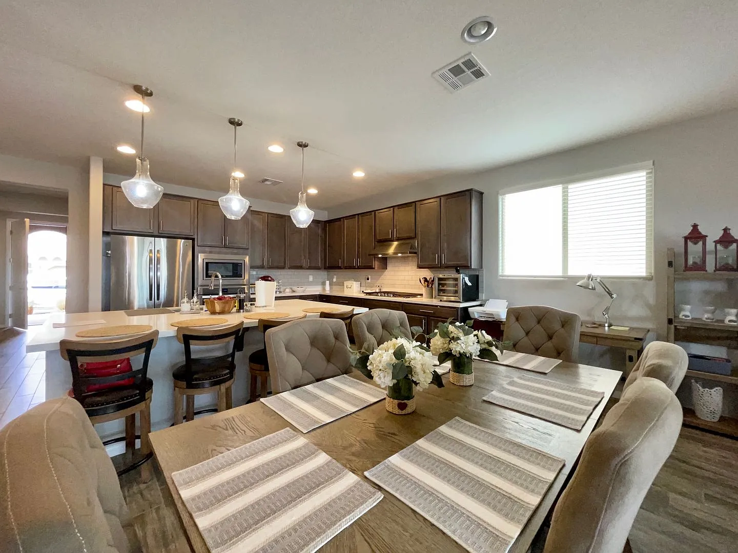 Fully Furnished Designer Home in Guard-Gated Rhodes Ranch Short-Term Luxury Rental — Photo 4