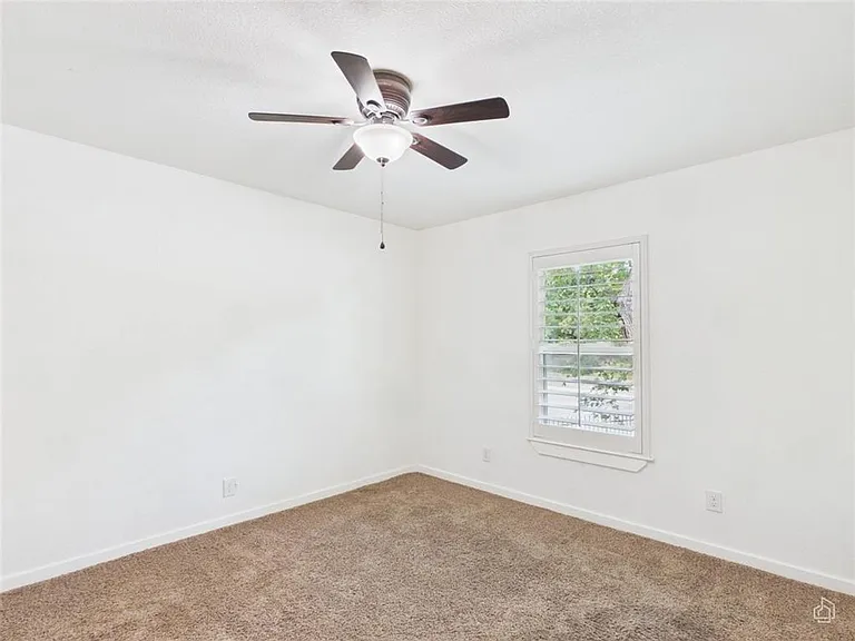 6211 Manor Rd #107 — Photo 36