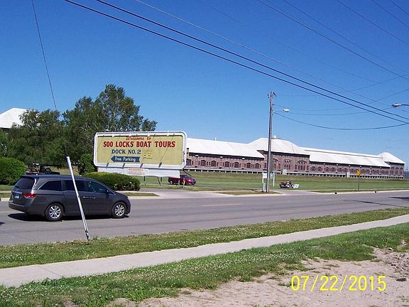 4th image of 518 E Portage Ave