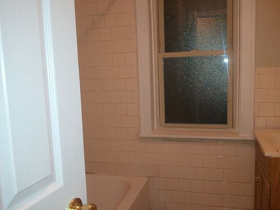 4th image of 3834 Jerome Ave APT 1