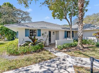 213 Club Dr, Palm Beach Gardens, FL 33418
