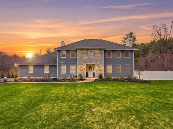 52 East St, Middleton, MA 01949