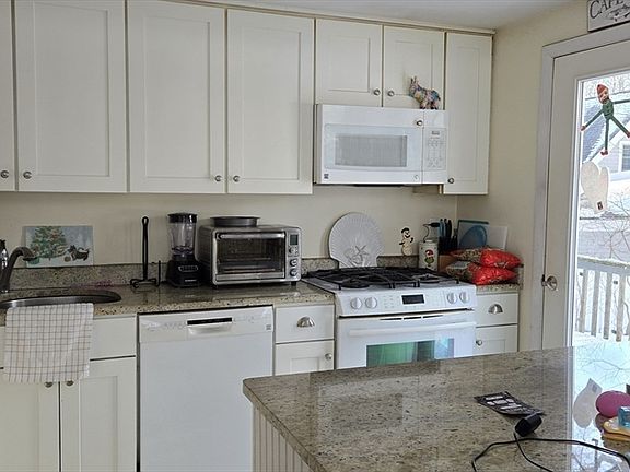 2nd image of 51 Fairway Ln