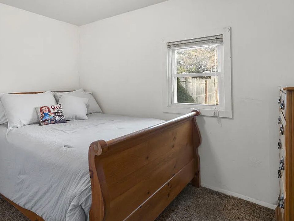 1st image of 2422 3rd Ave #1