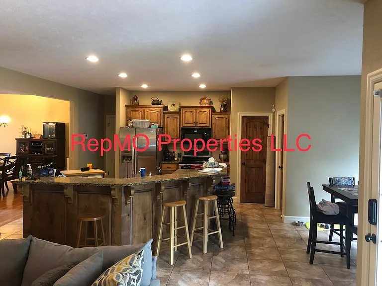 1357 N Vintage Ave — Photo 3