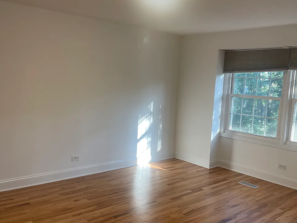 19W143 Avenue Rue Royal