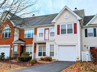 107 Pebble Creek Ct, Pennington, NJ 08534