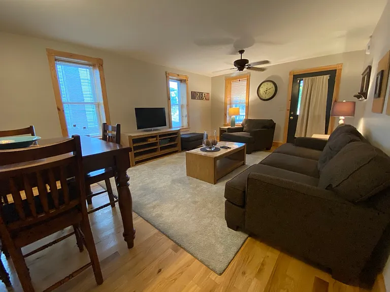 1138 Memorial Ave — Photo 8