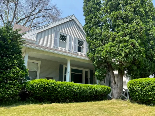 334 S Vine St, West Union, IA 52175