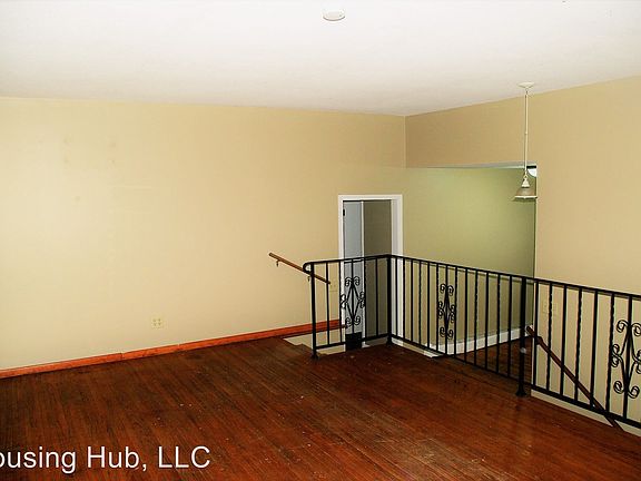4th image of 608 Hyacinth Ave E