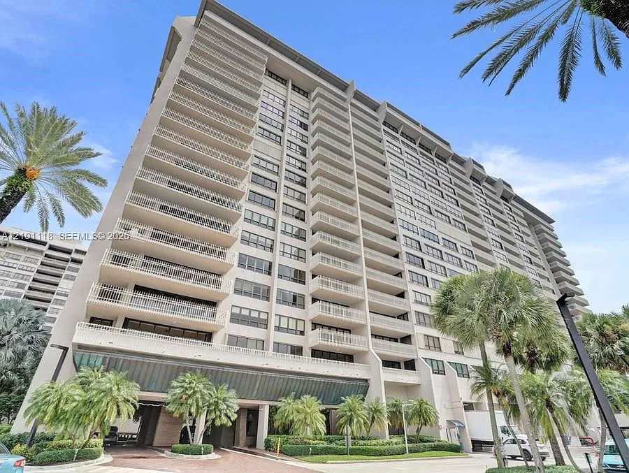 2 Grove Isle Dr #B305