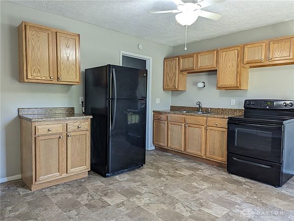 4th image of 913 Firwood Dr