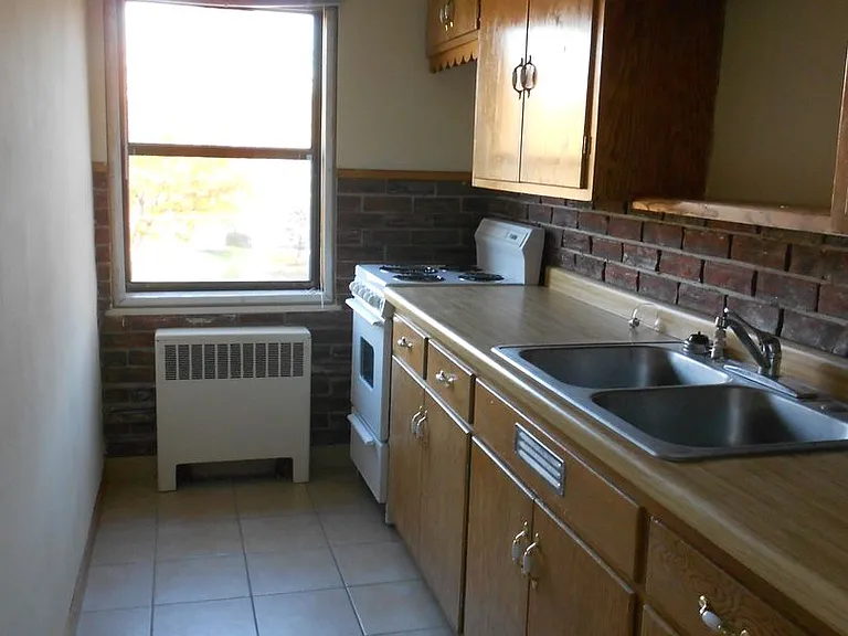 905 Kilian Blvd SE — Photo 18