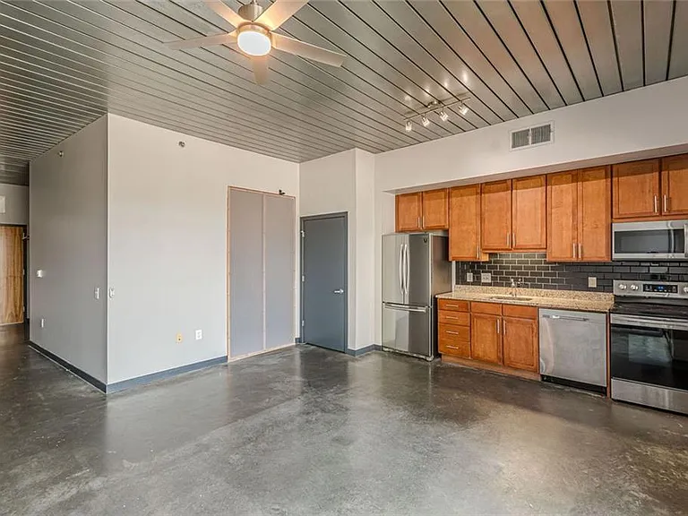 620 Glen Iris Dr NE #501 — Photo 5
