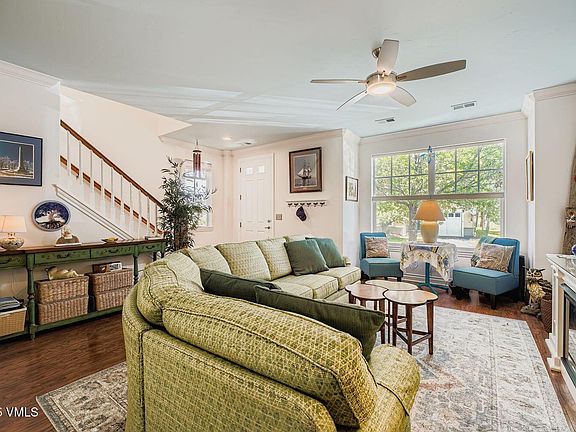 4th image of 264 Founders Ave