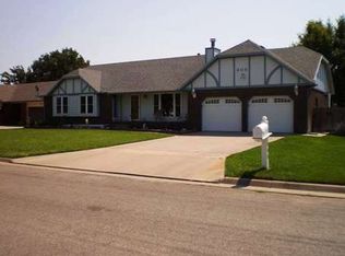 805 Idlewild Dr, Hutchinson, KS 67502