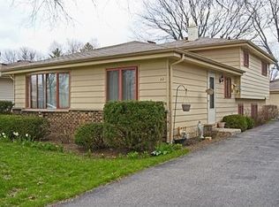 33 Clover Dr, Crystal Lake, IL 60014