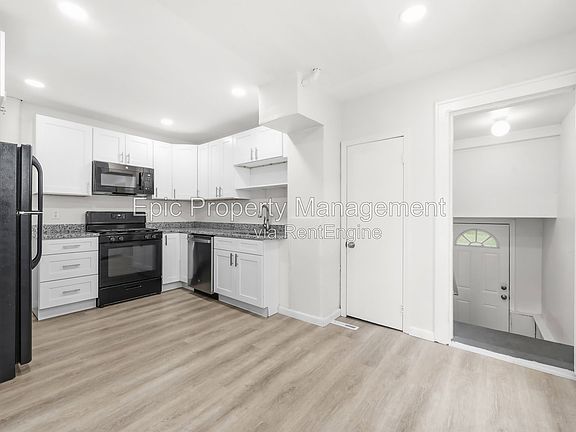 2nd image of 224 Stratford Rd #224