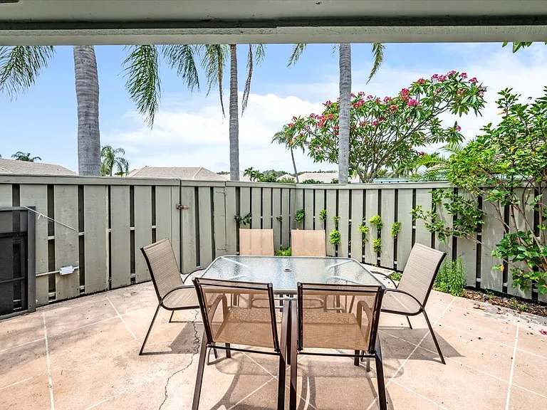 1127 E Seminole Ave #12C — Photo 40