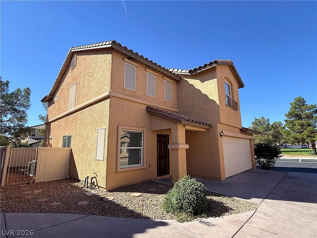 4 bed, 2.5 bath, 1937 sqft, $2,100 — Photo 3