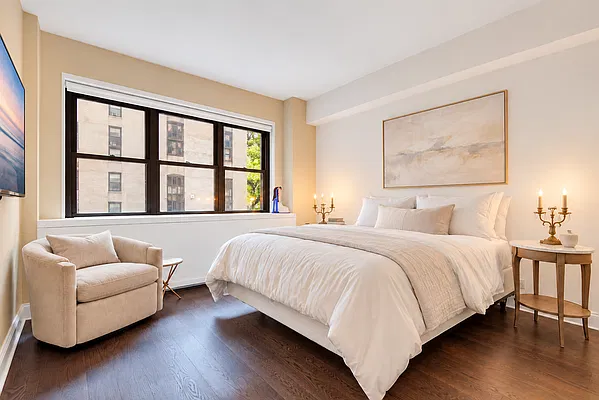 Bedroom, photo 1