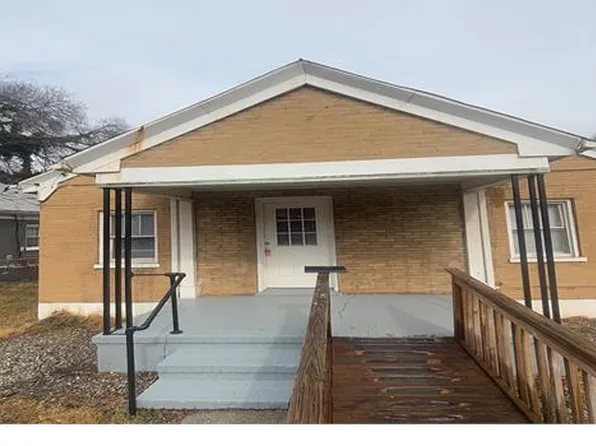 2223 Roanoke Ave SW, Roanoke, VA 24015