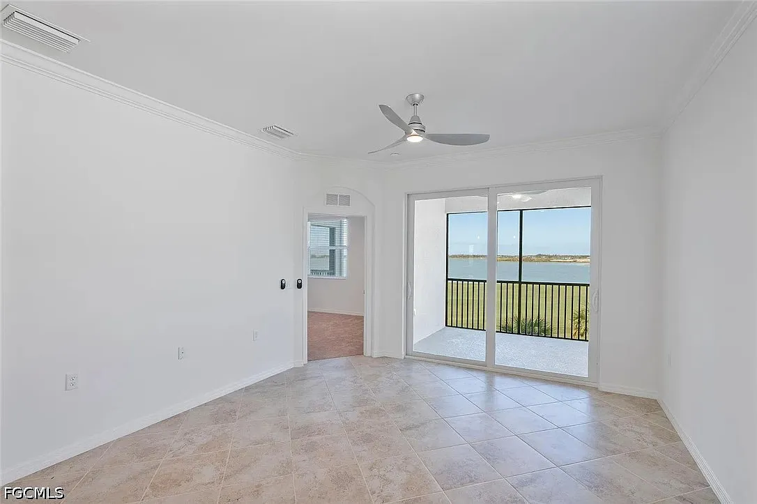 3 bed, 2.0 bath, 1301 sqft, $1,975 — Photo 3