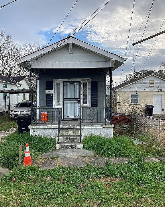 1st image of 2852 Hiawatha St