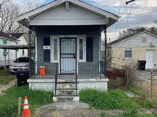 2852 Hiawatha St, New Orleans, LA 70126