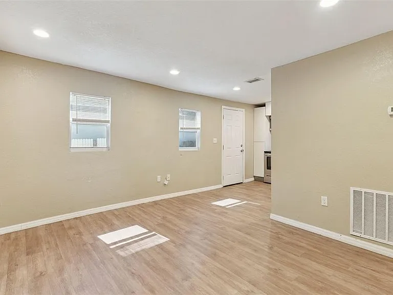 5000 Huppel Ave — Photo 4