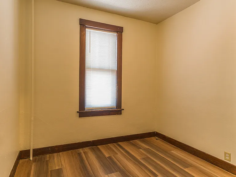 319 E Washington St — Photo 23