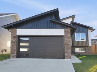 69 N Mackenzie Ave, Lacombe, AB T4L0H9