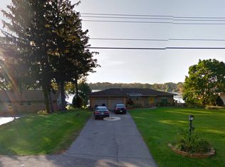 2215 N Hammond Lake Rd, West Bloomfield, MI 48324