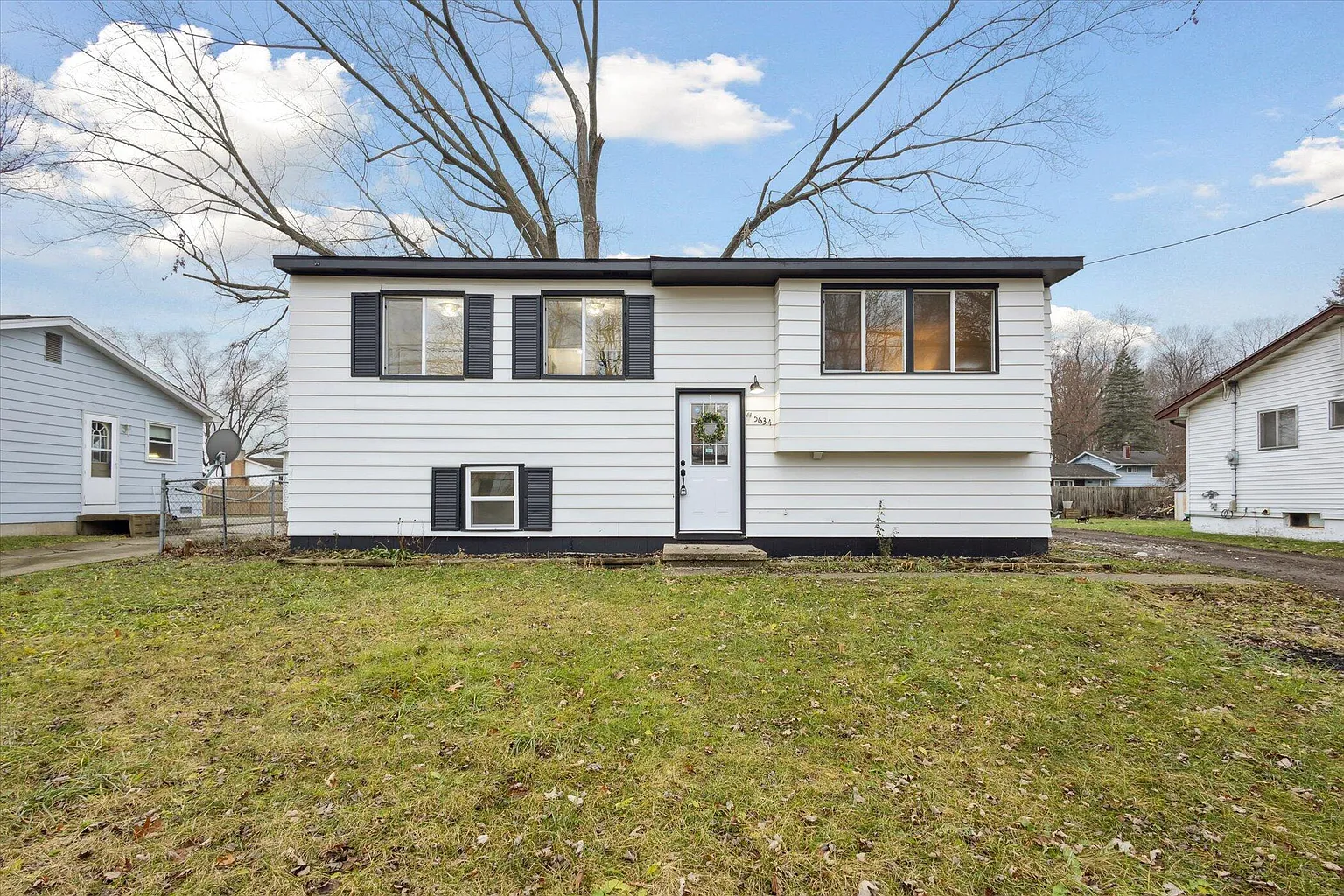 5634 Cabot St photo 1