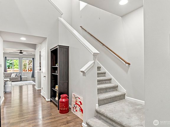 4th image of 8825 Corona Court NE