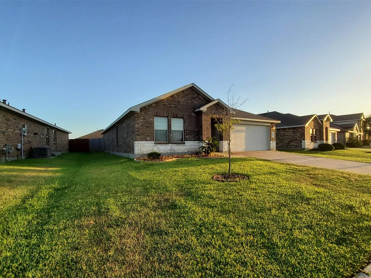 4 bed, 1831 sqft, $2,300 — Photo 3