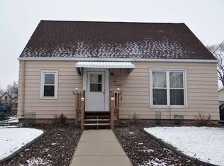 317 2nd St, Neenah, WI 54956