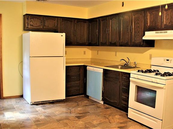 3rd image of 83 Duelk Ave