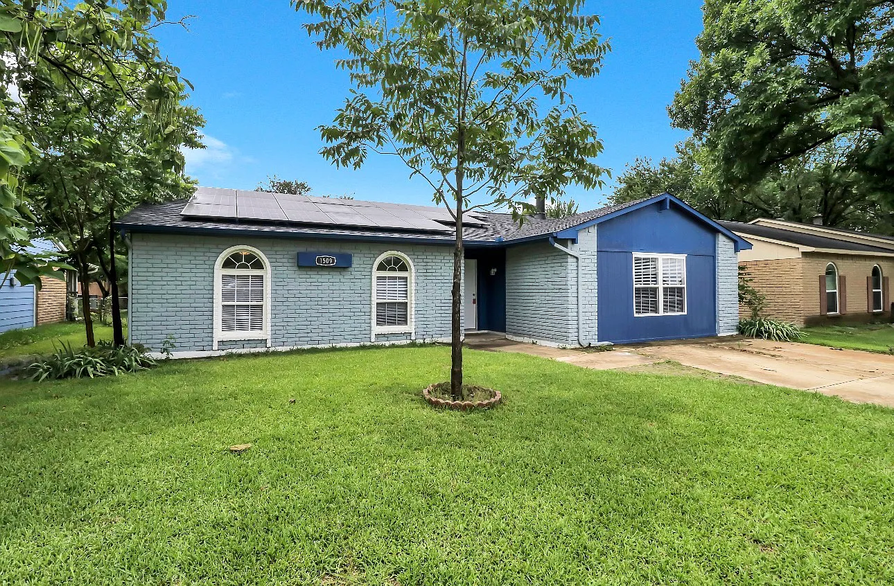 3 bed, 1916 sqft, $2,250 — Photo 1