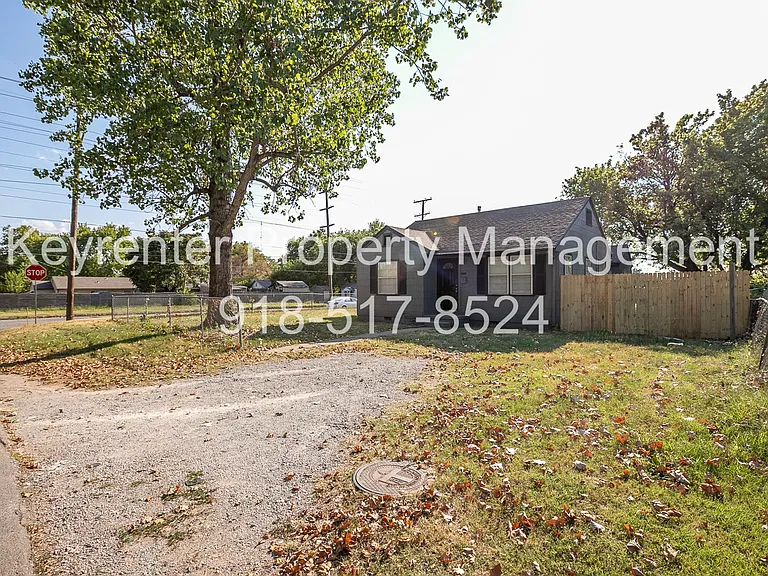 1502 N Columbia Ave — Photo 3