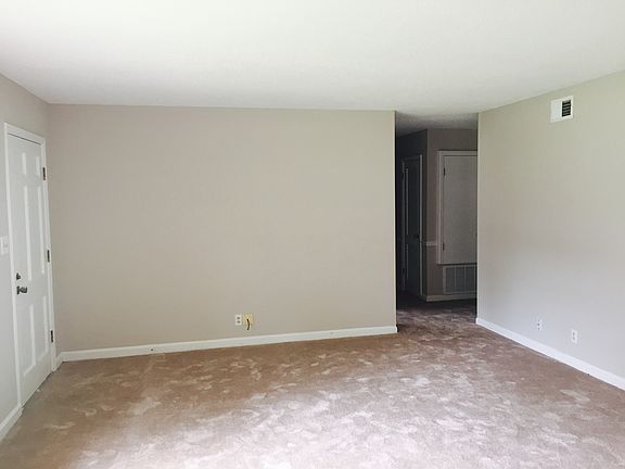 5th image of 26 Fairway Dr