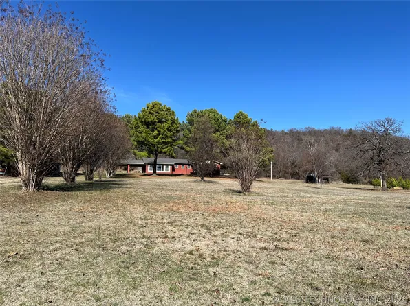 205 Park Pl S, Quinton, OK 74561