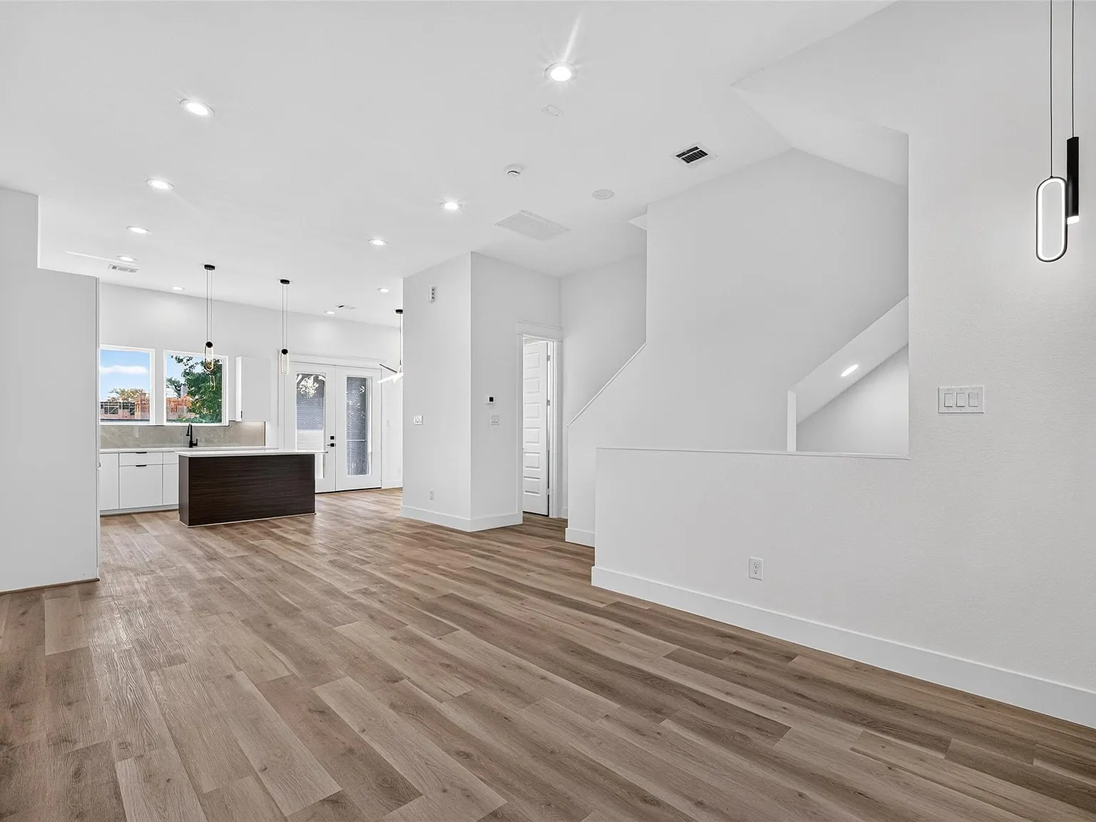 3 bed, 3.5 bath, 1871 sqft, $2,500 — Photo 4