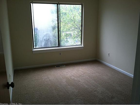 4th image of 55 Peddlers Dr