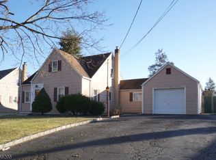 822 W Lake Ave, Rahway, NJ 07065