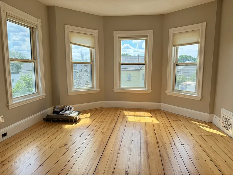38 Russell St #3 — Photo 4
