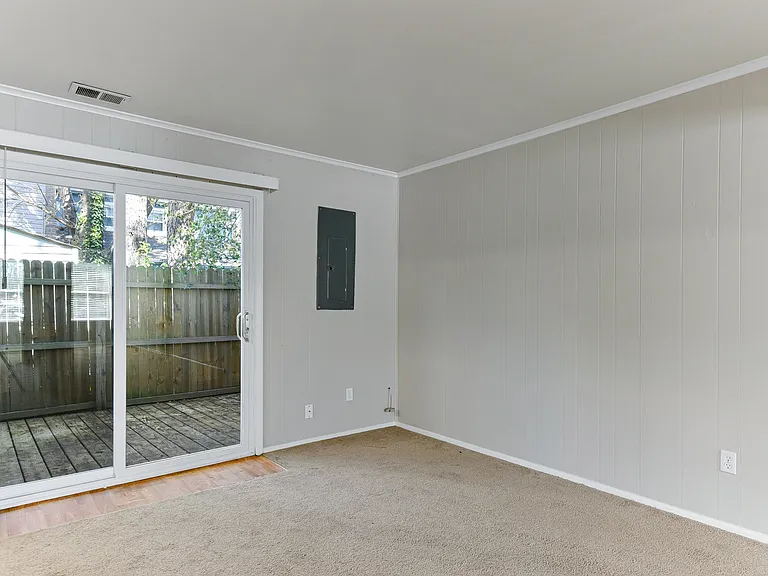 228 N Palmyra Dr — Photo 4