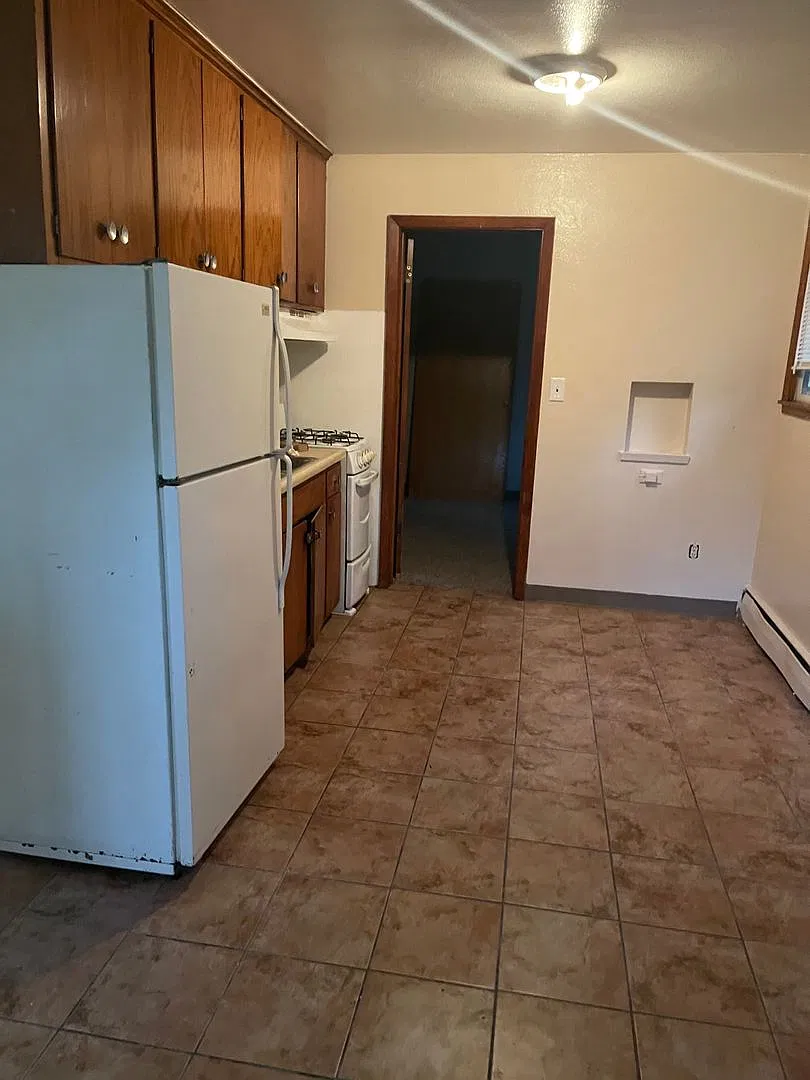 1 bedroom heat included — Photo 3