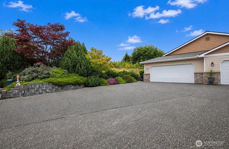 2nd image of 212 Brant Lane