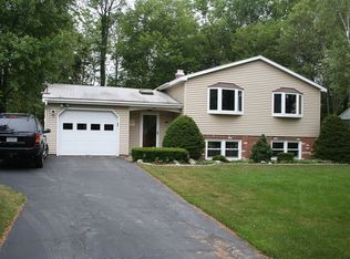 43 Greenridge Dr, Clifton Park, NY 12065